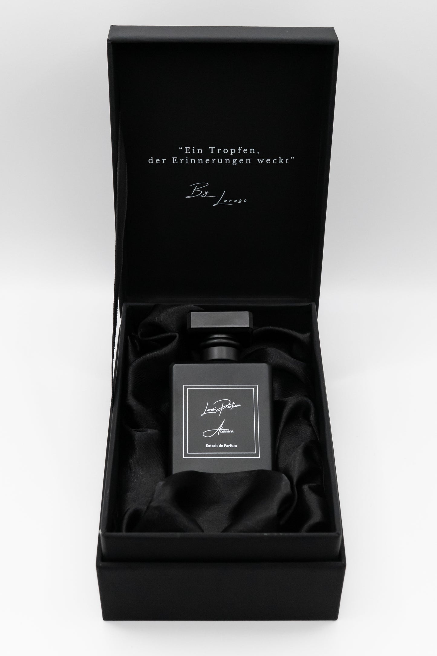 Das Alexara Parfum liegt in der Box.