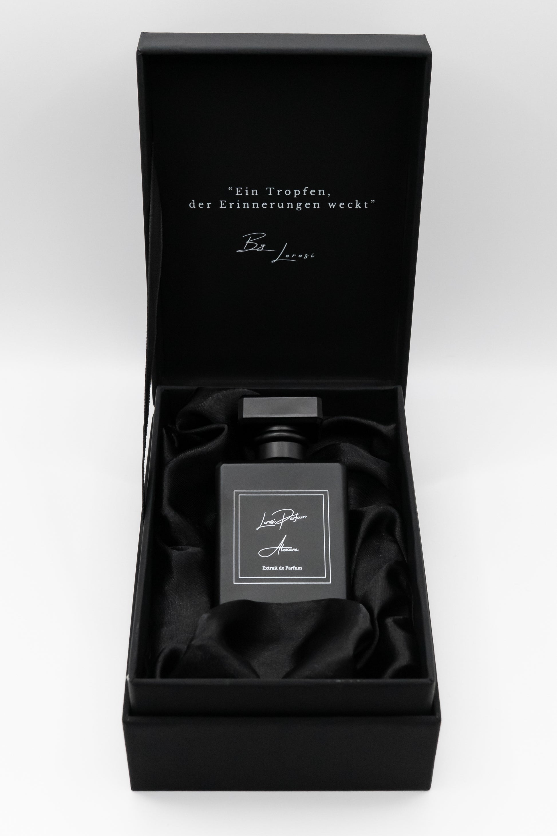 Das Alexara Parfum liegt in der Box.