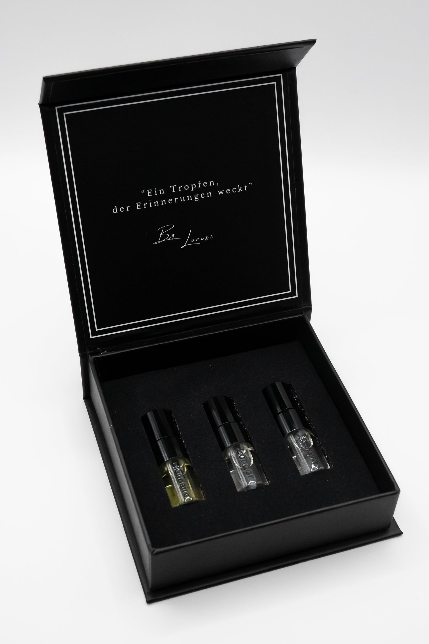 Hier bekommen Sie das Sample Kit mit 3 Düften. Blondaire, Londor und Toskyra. 